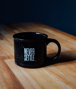 Caneca Never Settle